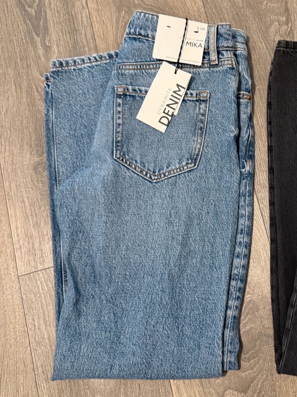 Dynamite Mika Mid Rise Relaxed Straight Leg Jeans - Picture 2 of 3